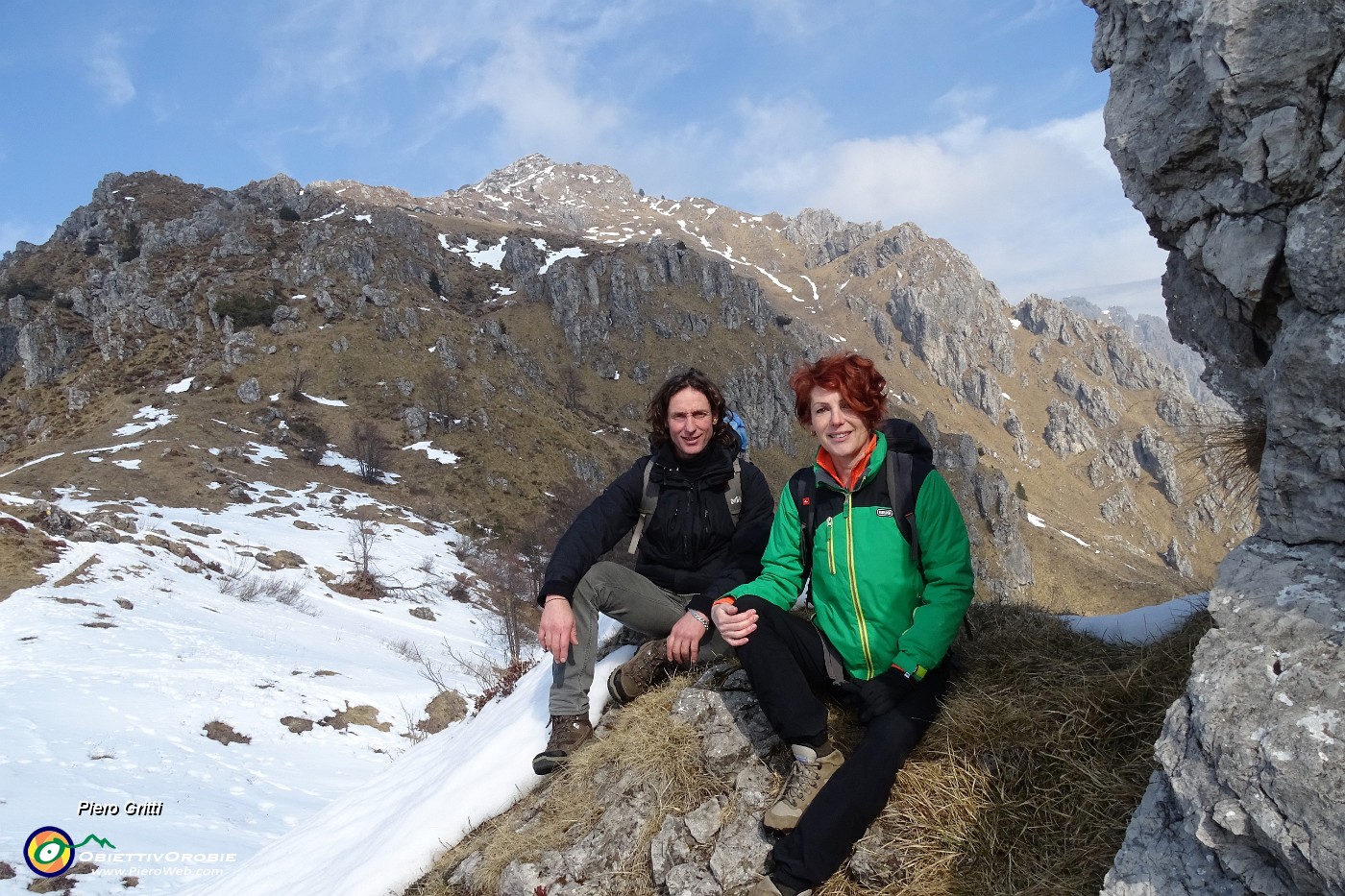 35 Sulle roccette del Passo di Grialeggio con vista in Venturosa.JPG